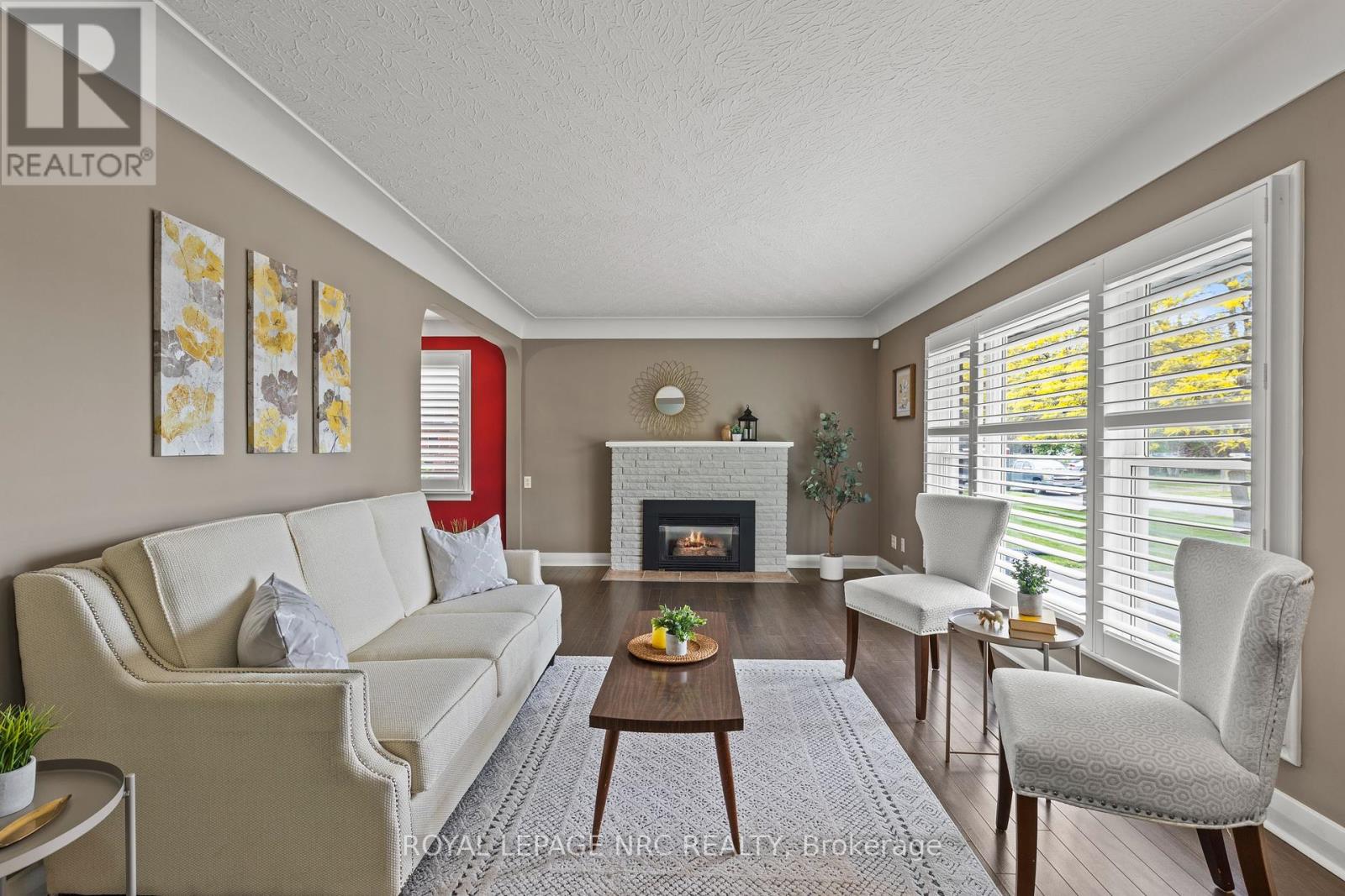 10 Whiteoak Drive, St. Catharines, Ontario  L2M 3B4 - Photo 6 - X12182145