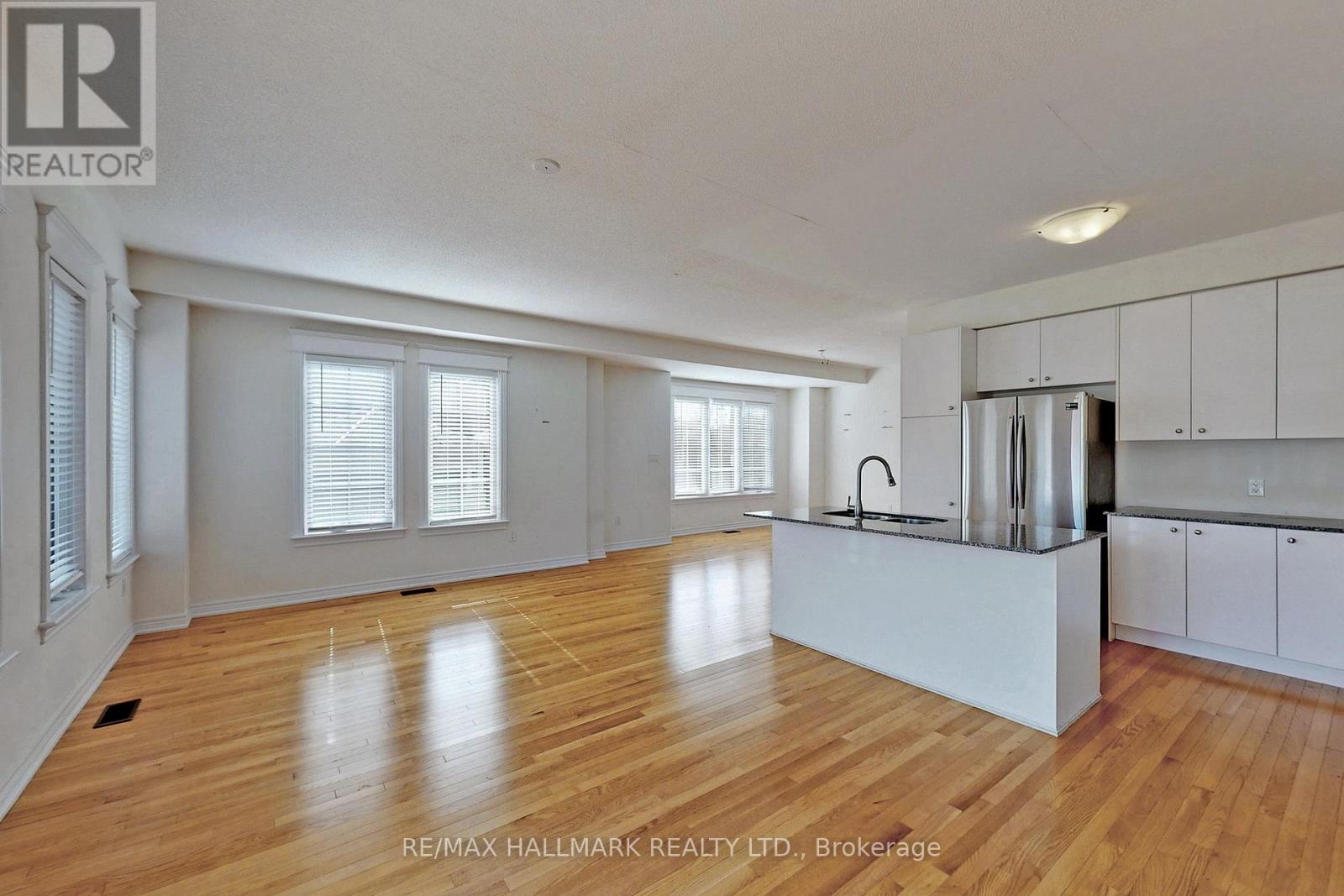 1 Bellflower Lane, Richmond Hill, Ontario  L4E 1E7 - Photo 3 - N12181996