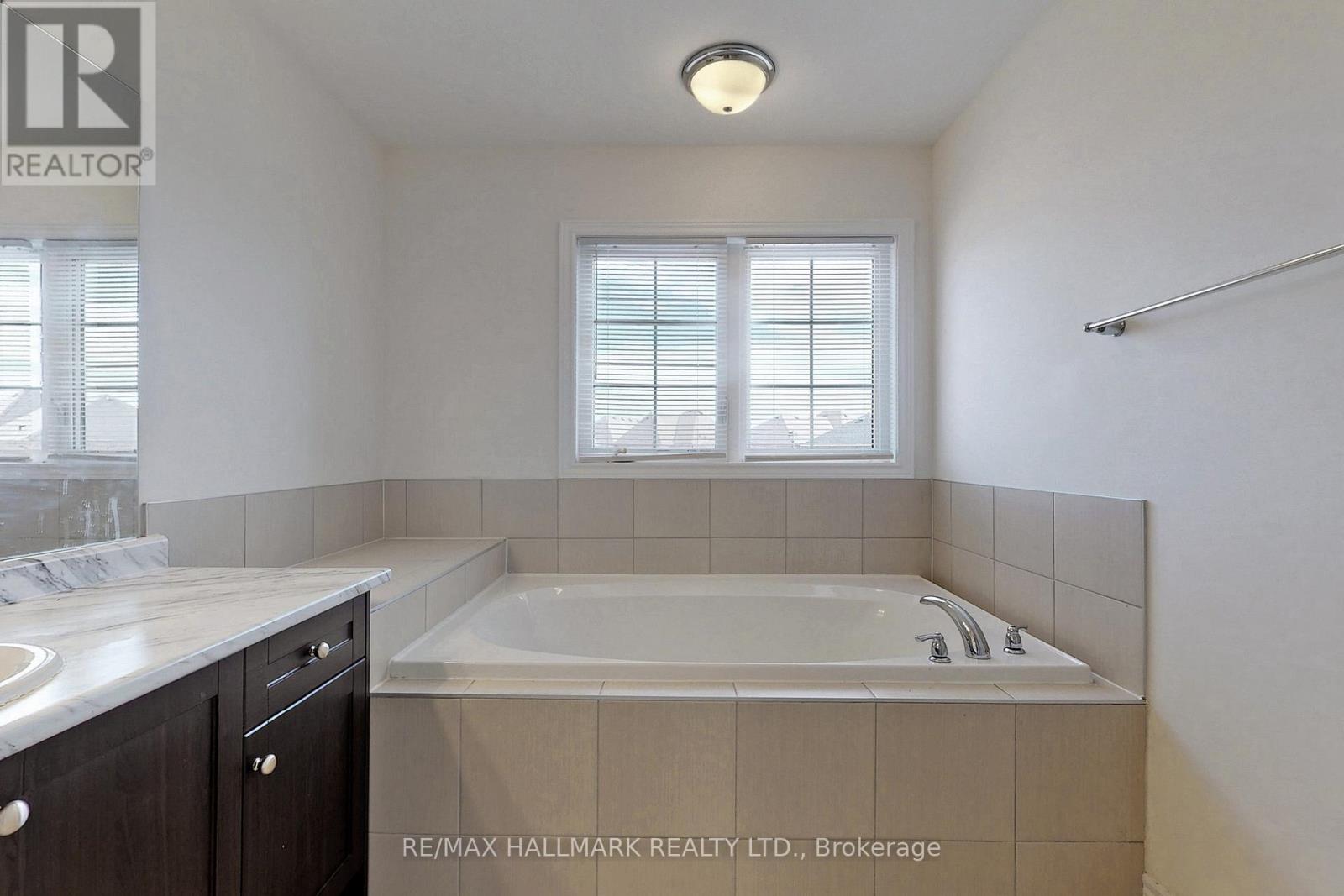 1 Bellflower Lane, Richmond Hill, Ontario  L4E 1E7 - Photo 32 - N12181996