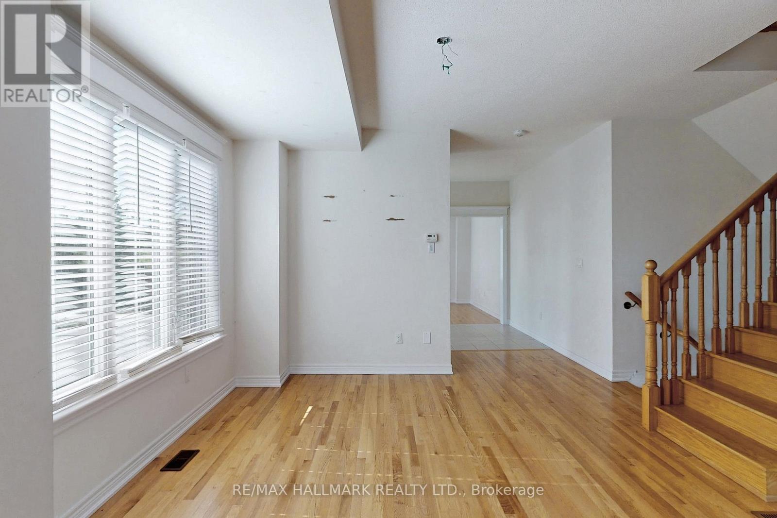 1 Bellflower Lane, Richmond Hill, Ontario  L4E 1E7 - Photo 6 - N12181996
