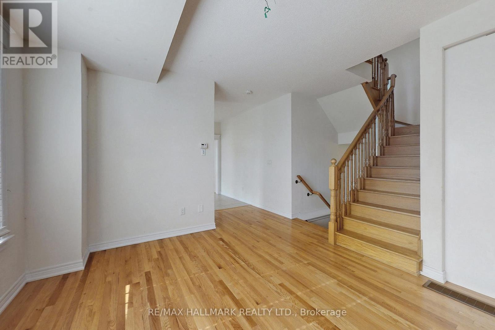 1 Bellflower Lane, Richmond Hill, Ontario  L4E 1E7 - Photo 7 - N12181996