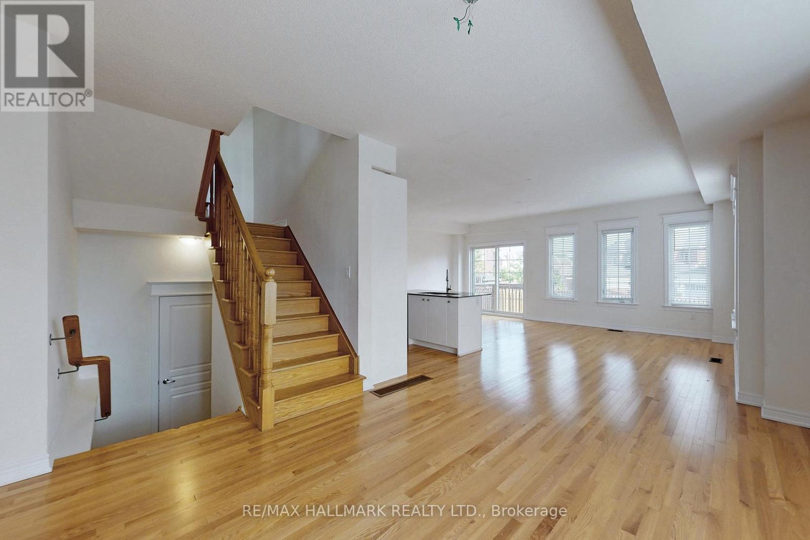 1 Bellflower Lane, Richmond Hill, Ontario  L4E 1E7 - Photo 8 - N12181996