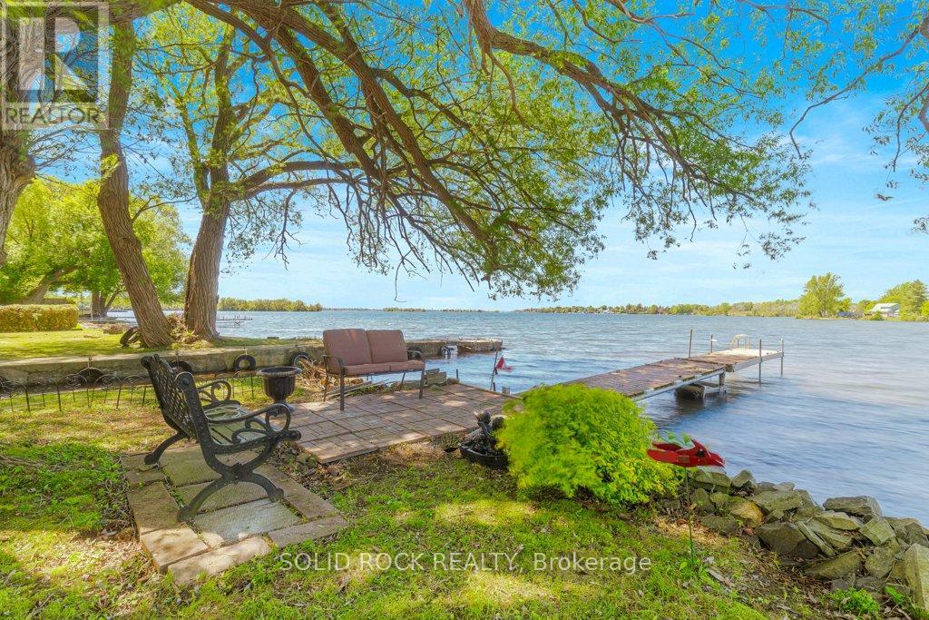 124 Bay Lane, Edwardsburgh/cardinal, Ontario  K0E 1E0 - Photo 2 - X12182147