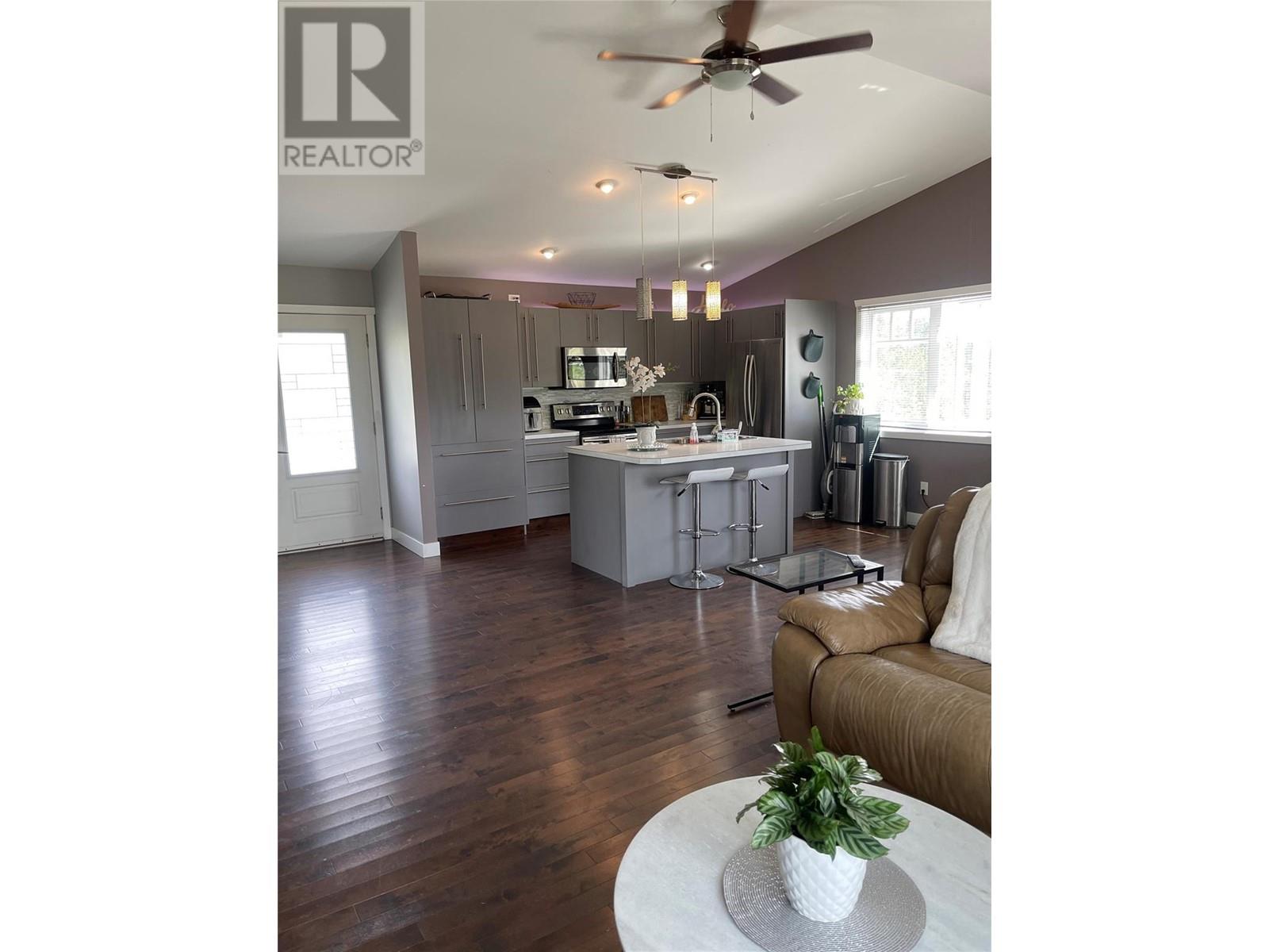 2670 Glenmore Road N, Kelowna, BC V1V2B6