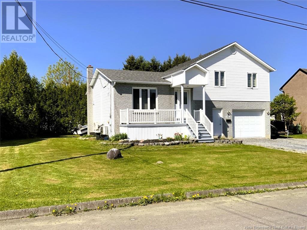 19 Des Champs Street, Edmundston, New Brunswick  E3V 4B8 - Photo 2 - NB119611