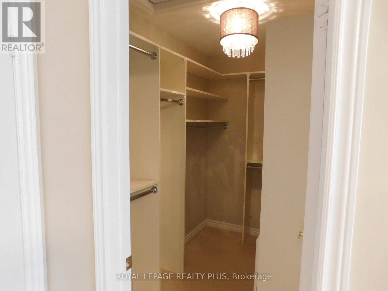 2333 Woodfield Road, Oakville (Ro River Oaks), Ontario  L6H 6Y8 - Photo 15 - W12182042