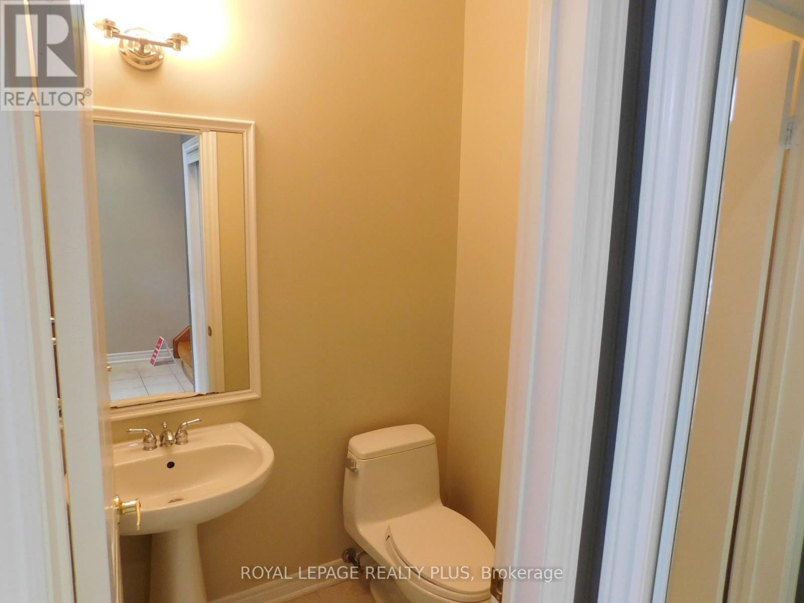 2333 Woodfield Road, Oakville (Ro River Oaks), Ontario  L6H 6Y8 - Photo 4 - W12182042