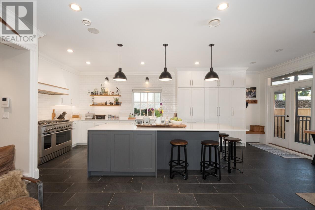 336 W 17th Street, North Vancouver, British Columbia  V7M 1V8 - Photo 11 - R3004532