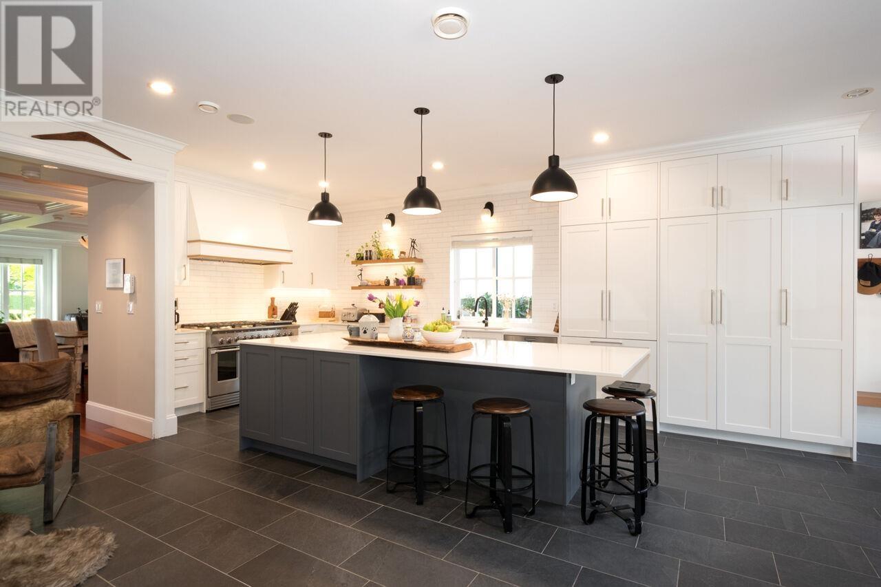 336 W 17th Street, North Vancouver, British Columbia  V7M 1V8 - Photo 10 - R3004532