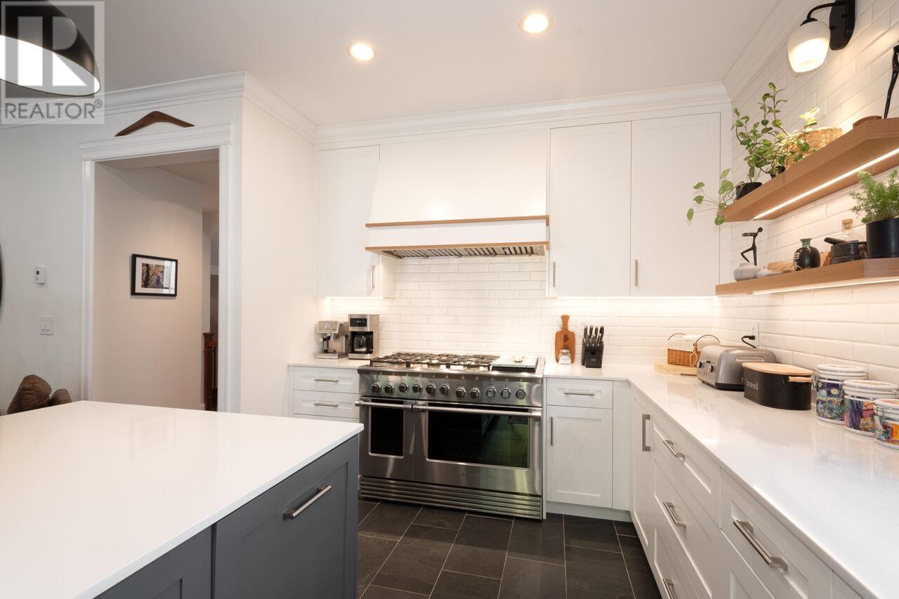 336 W 17th Street, North Vancouver, British Columbia  V7M 1V8 - Photo 12 - R3004532
