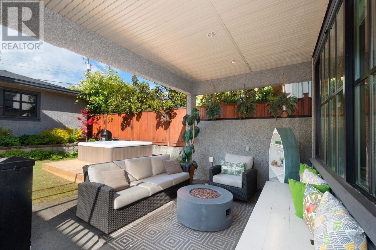 336 W 17th Street, North Vancouver, British Columbia  V7M 1V8 - Photo 30 - R3004532
