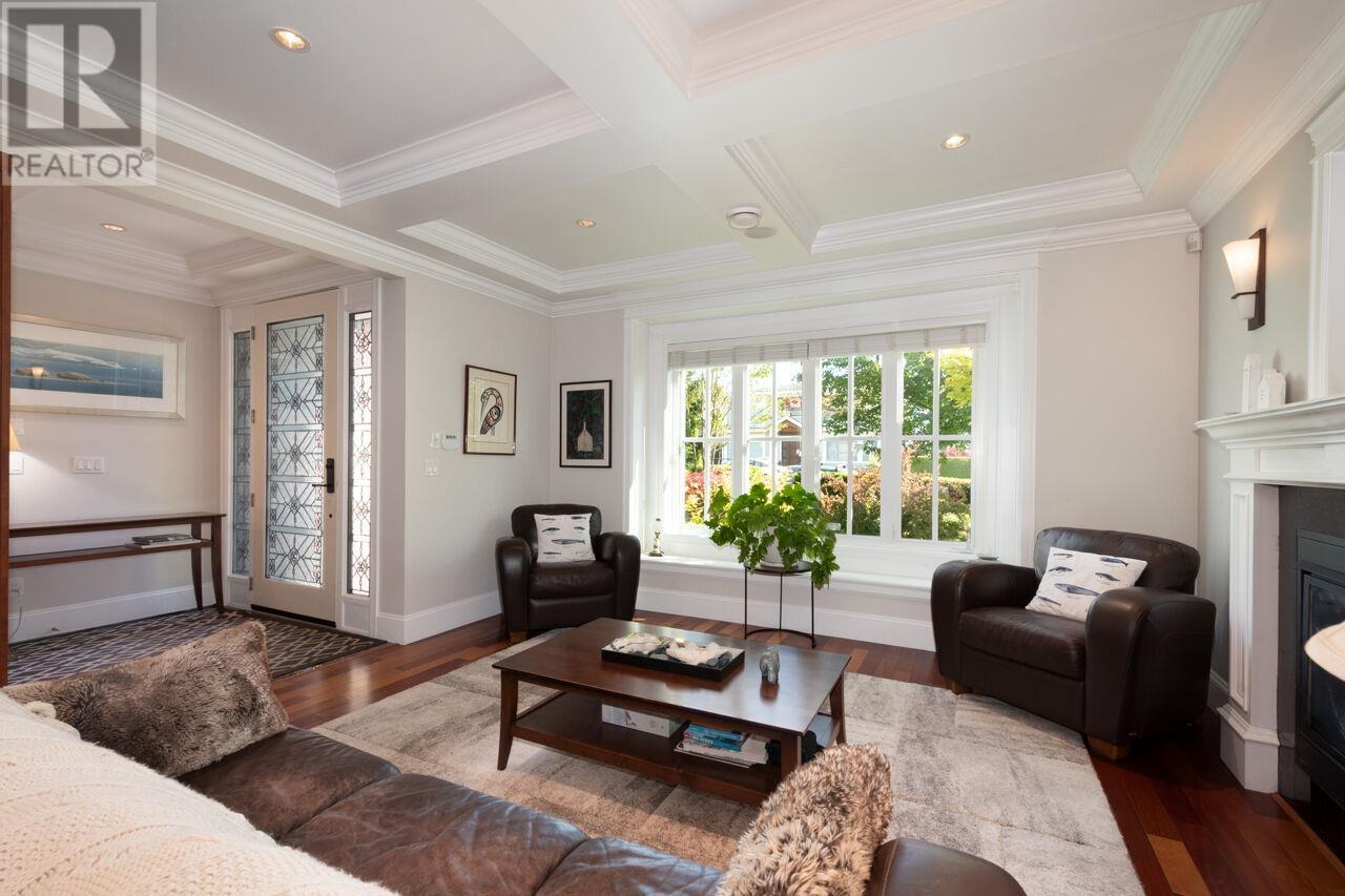 Property at 336 W 17TH STREET image 4