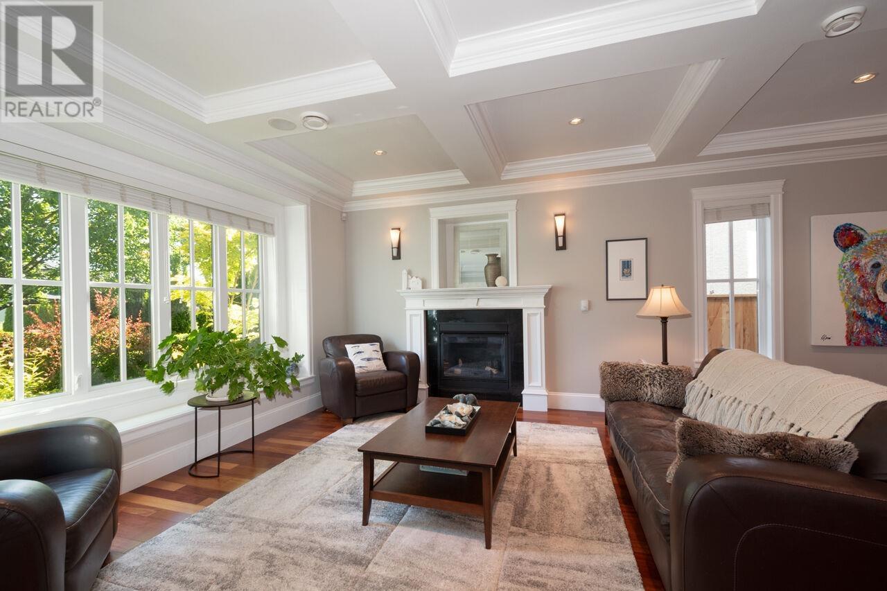 Property at 336 W 17TH STREET image 5