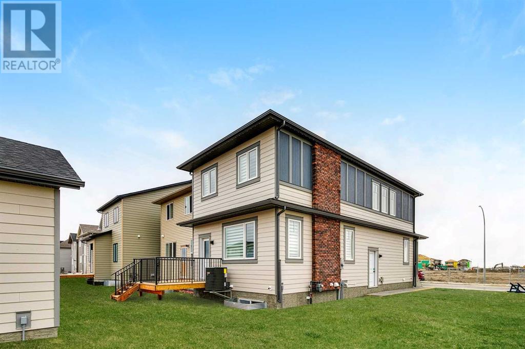 Property at 215 Belvedere Crescent SE image 2