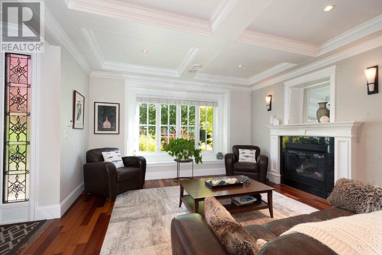 Property at 336 W 17TH STREET image 3