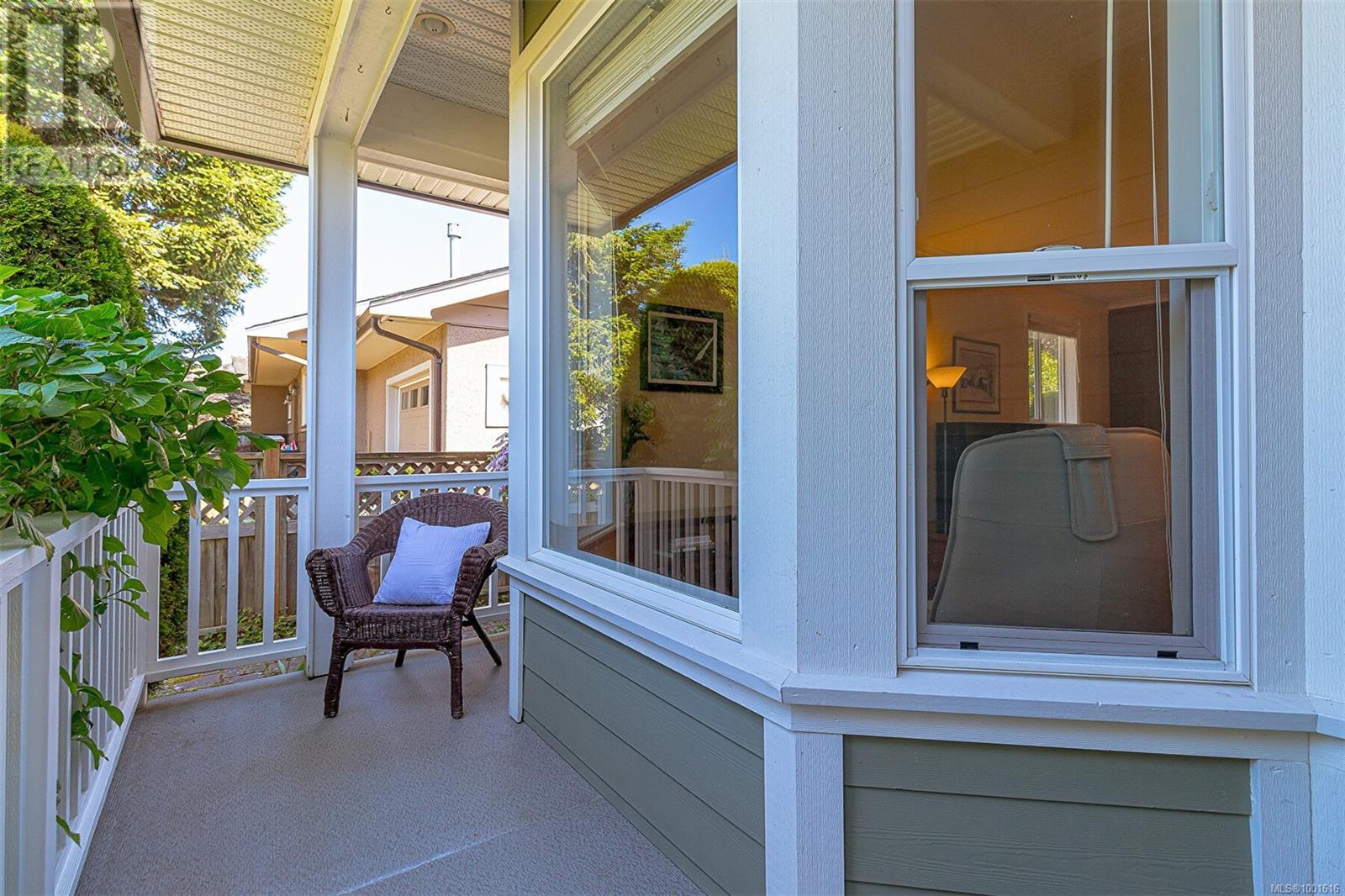 2365 Amelia Ave, Sidney, British Columbia  V8L 2J1 - Photo 3 - 1001616