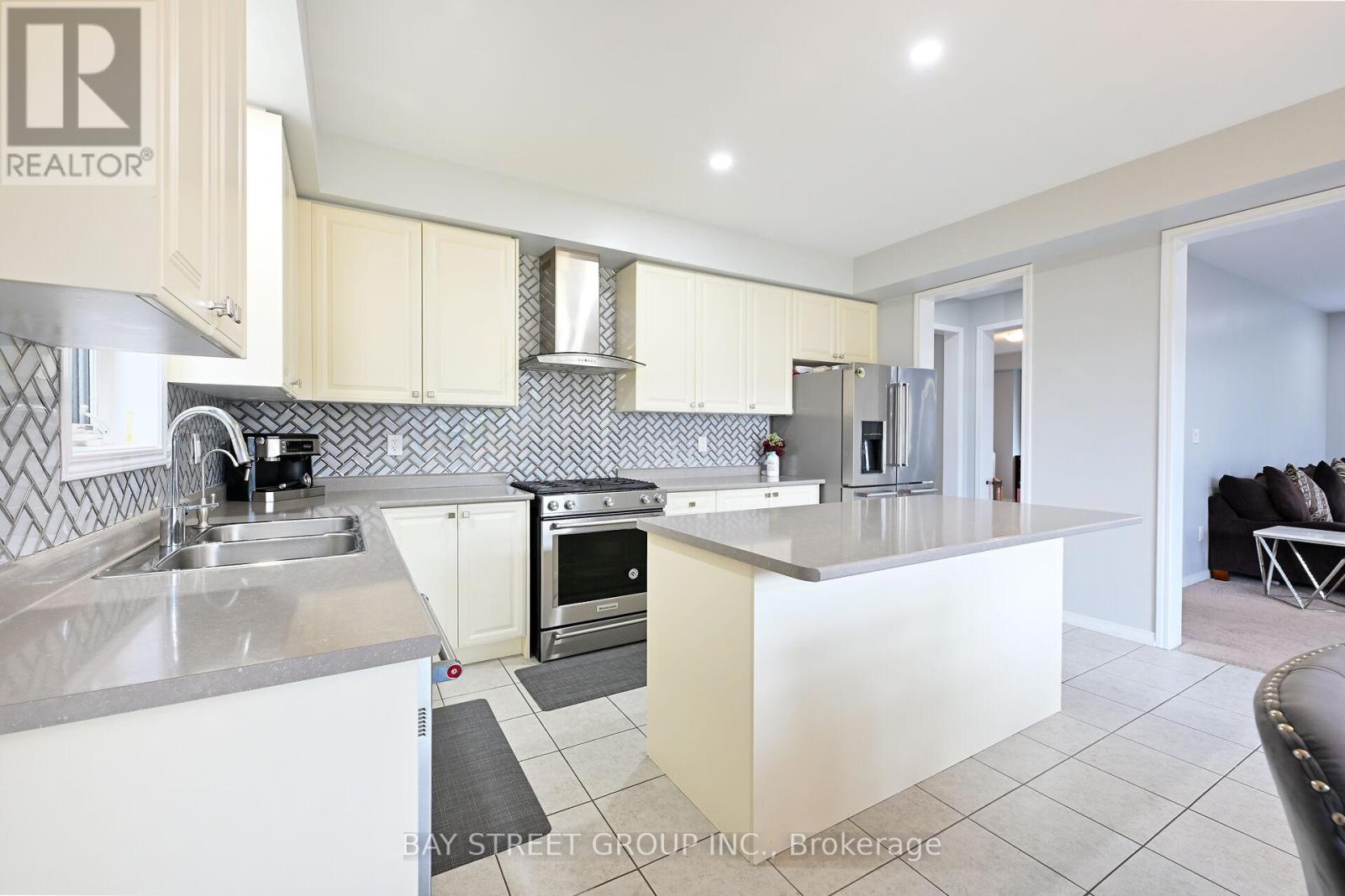 19 Froggy Drive, Thorold, Ontario  L9B 0G9 - Photo 6 - X12182053