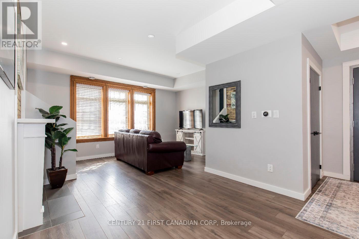 653 Talbot Street, London East, Ontario  N6A 2T6 - Photo 8 - X12166122