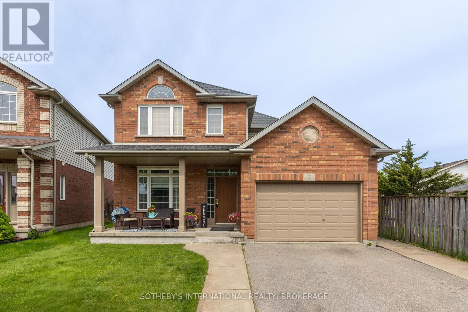 7 Honey Locust Circle, Thorold, Ontario  L2V 5E3 - Photo 2 - X12020651