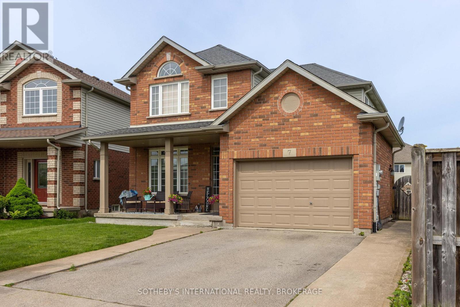 7 Honey Locust Circle, Thorold, Ontario  L2V 5E3 - Photo 1 - X12020651