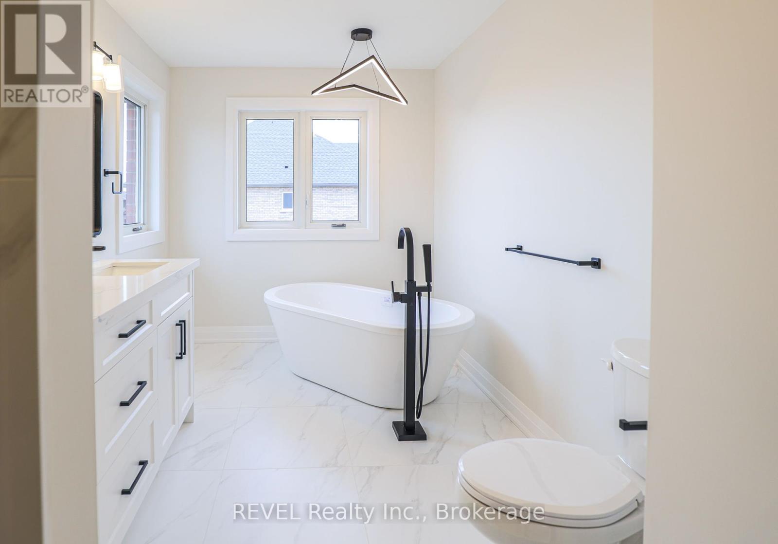 111 Acacia Road, Pelham (Fonthill), Ontario  L0S 1E6 - Photo 35 - X12067618