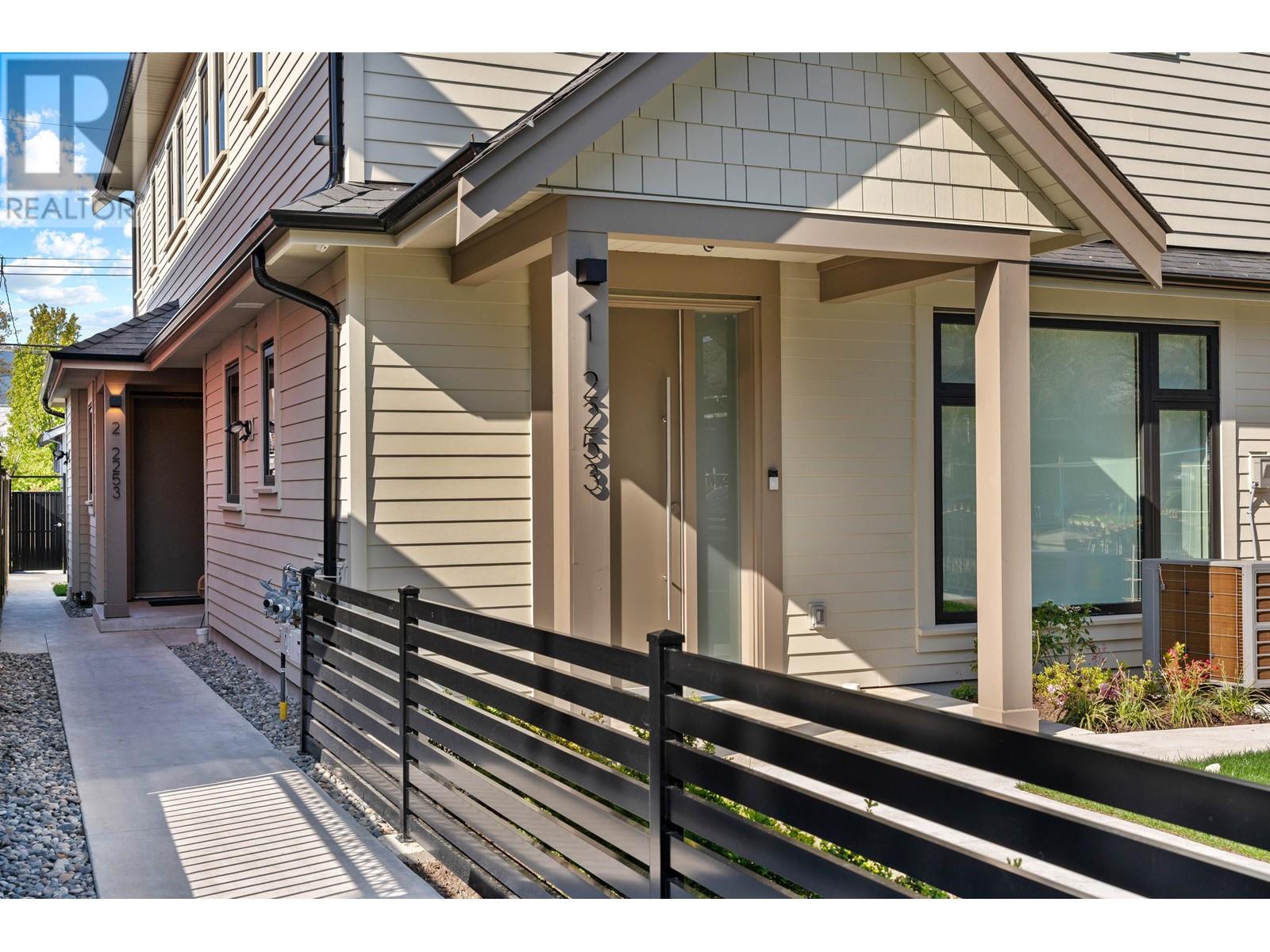 1 2253 Grant Street, Vancouver, British Columbia  V5L 2Z6 - Photo 2 - R3008767