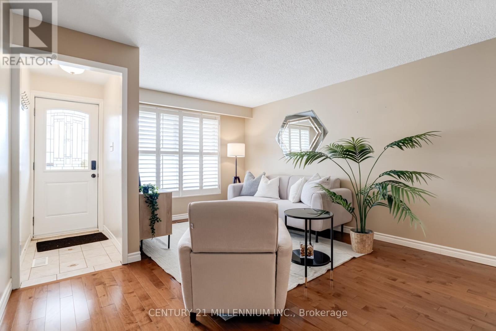 Property at 568 DUFFERIN STREET image 5