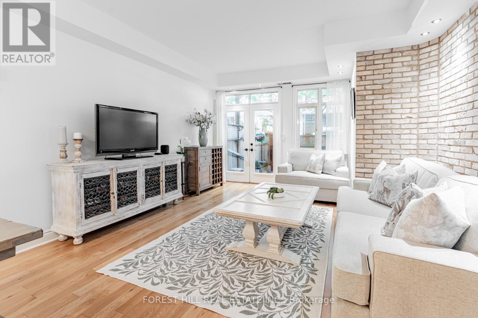 116 - 500 Richmond Street W, Toronto, Ontario  M5V 3N4 - Photo 1 - C12182113