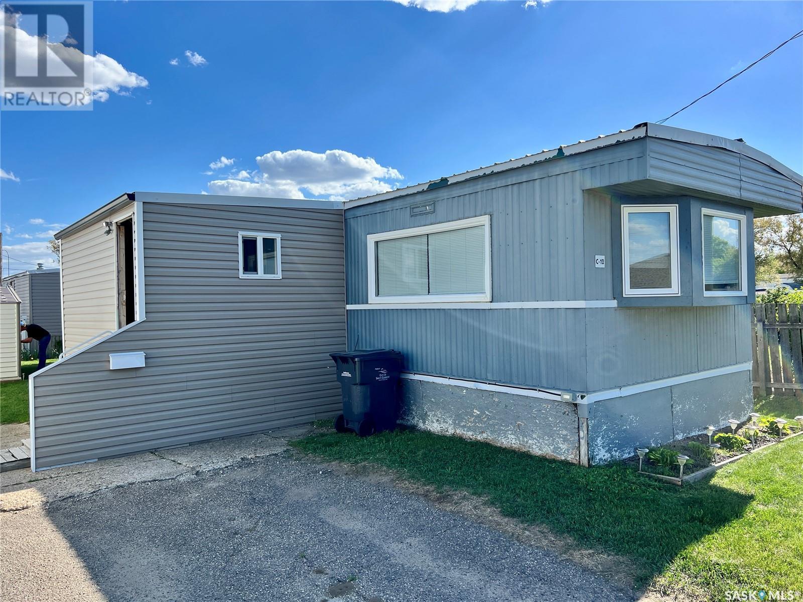 C-12 73 Robert STREET W, swift current, Saskatchewan