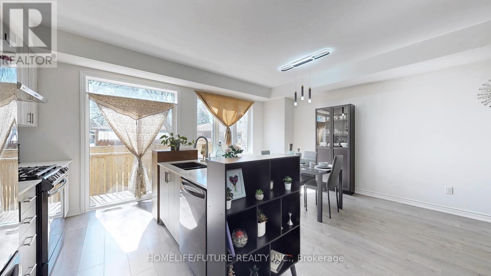 348 Okanagan Path, Oshawa, Ontario  L1H 0A7 - Photo 6 - E12182137