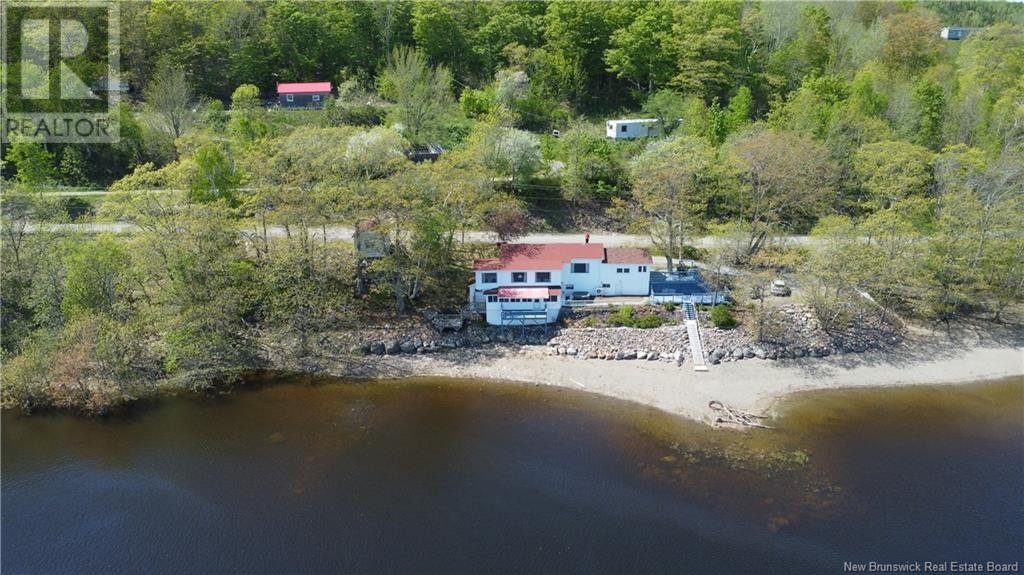 6577 Route 102, Oak Point, New Brunswick