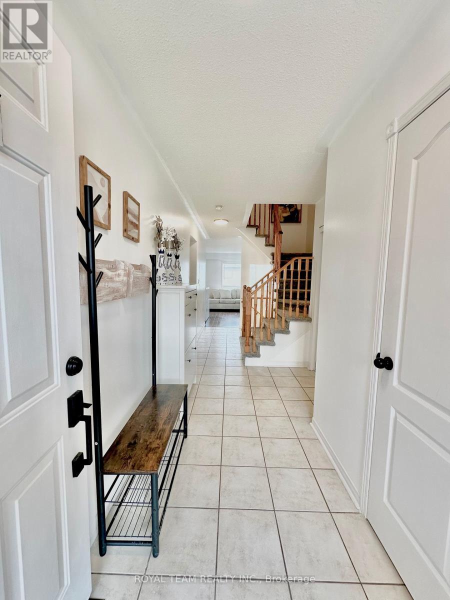 12 Crittenden Drive, Georgina, Ontario  L4P 4E7 - Photo 5 - N12182162