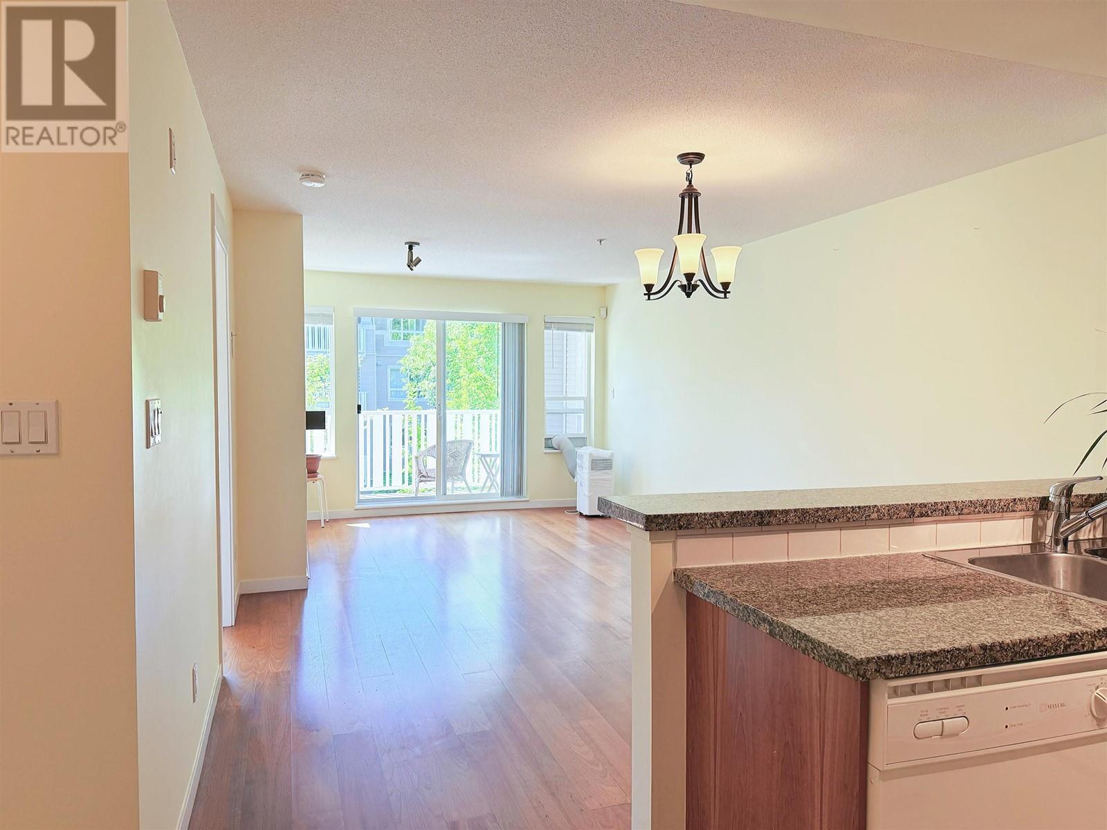 Listing Picture 3 of 10 : 322 8060 JONES ROAD, Richmond / 烈治文 - 魯藝地產 Yvonne Lu Group - MLS Medallion Club Member