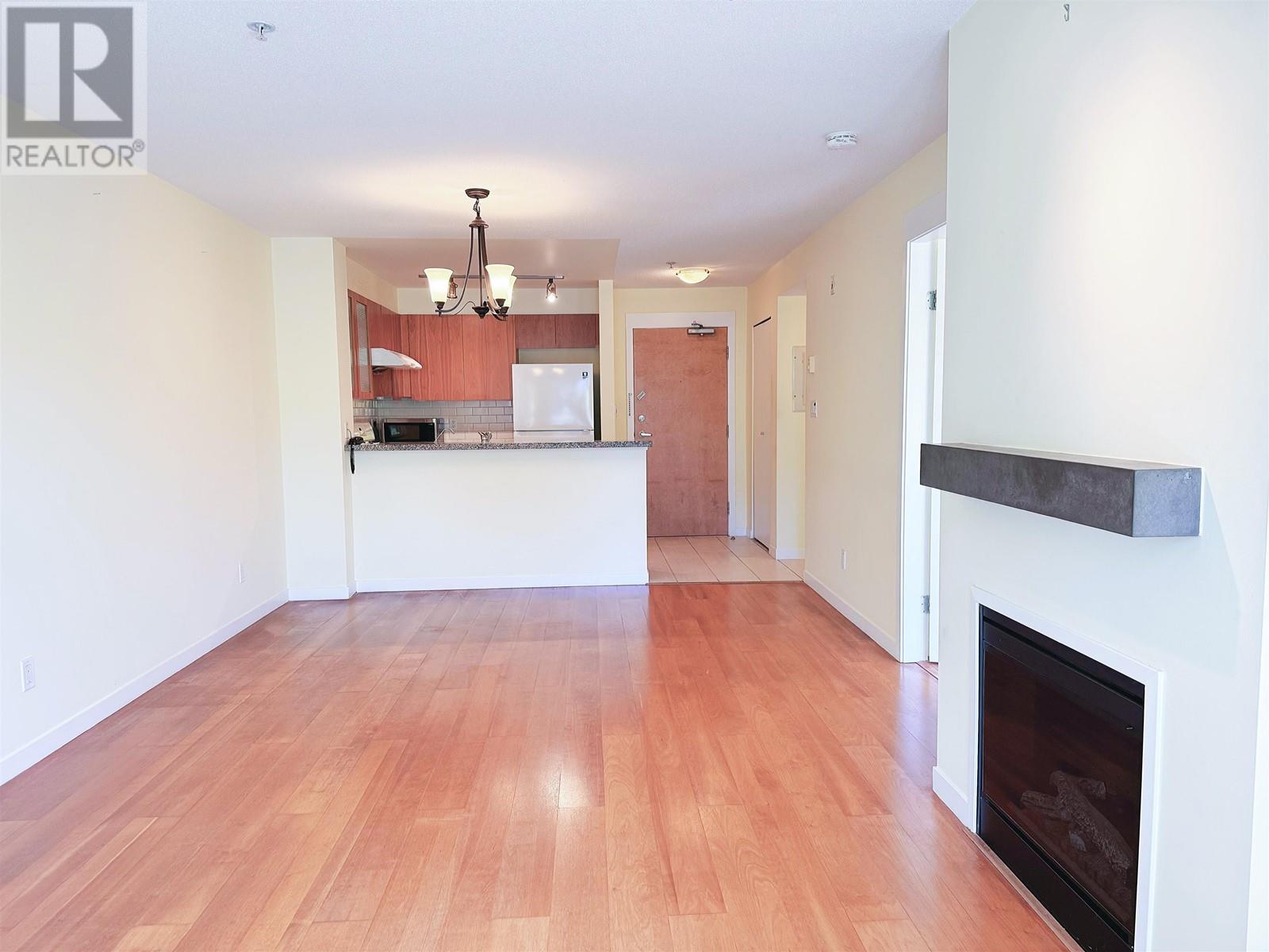 Listing Picture 4 of 10 : 322 8060 JONES ROAD, Richmond / 烈治文 - 魯藝地產 Yvonne Lu Group - MLS Medallion Club Member