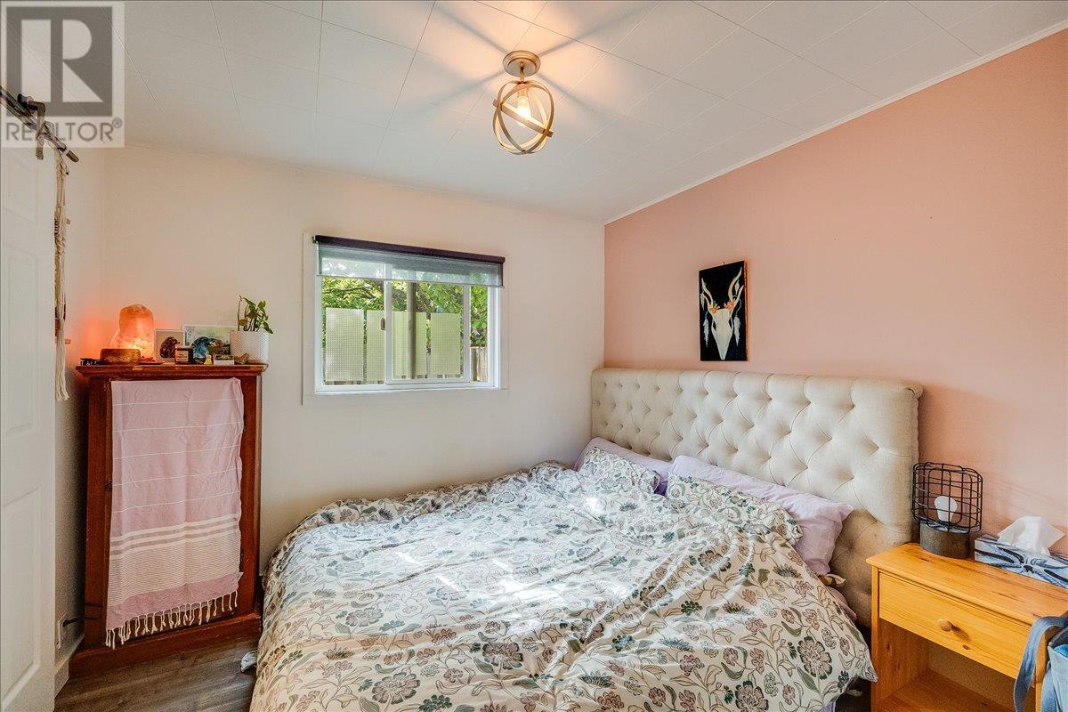 1644 Leroi Avenue, Rossland, BC V0G1Y0