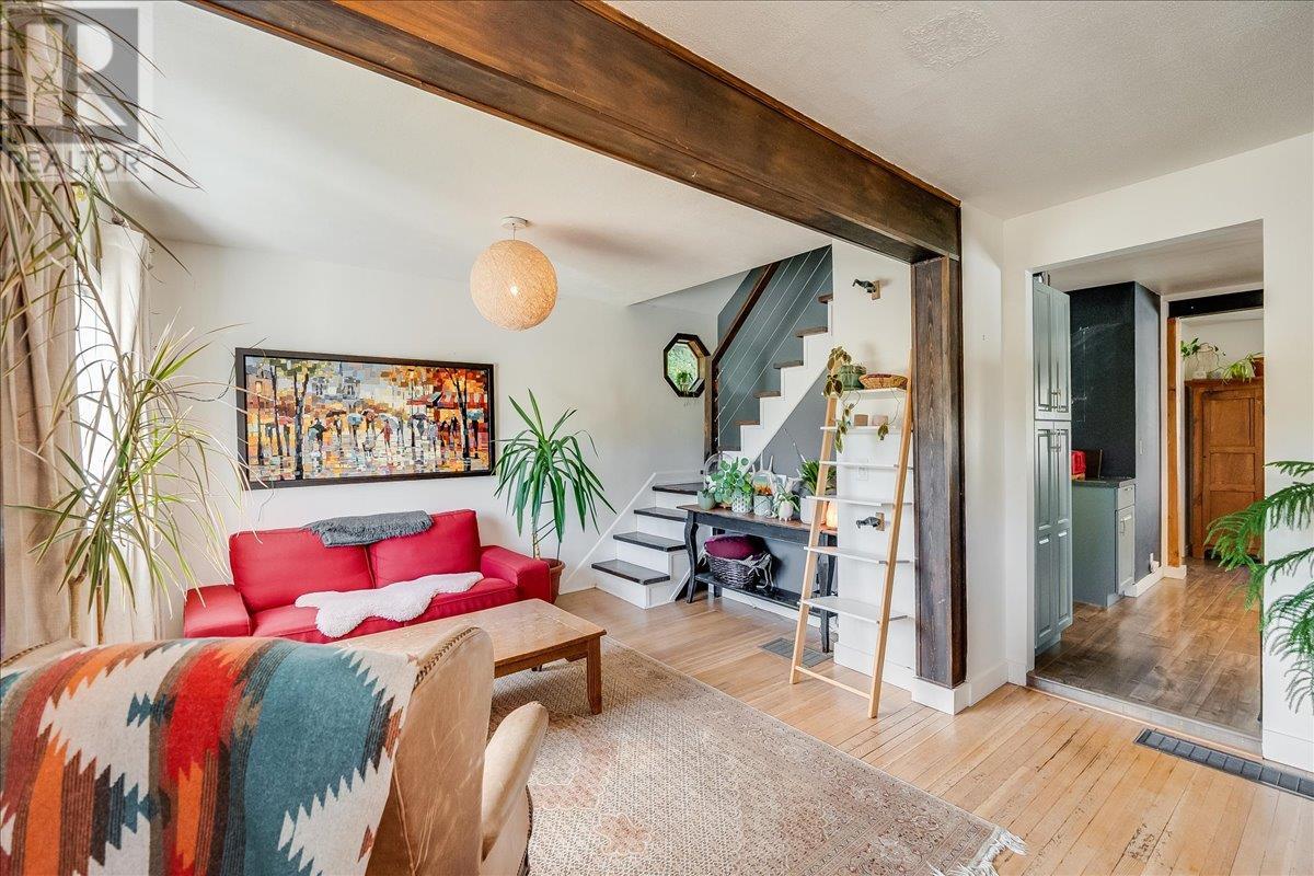 1644 Leroi Avenue, Rossland, BC V0G1Y0
