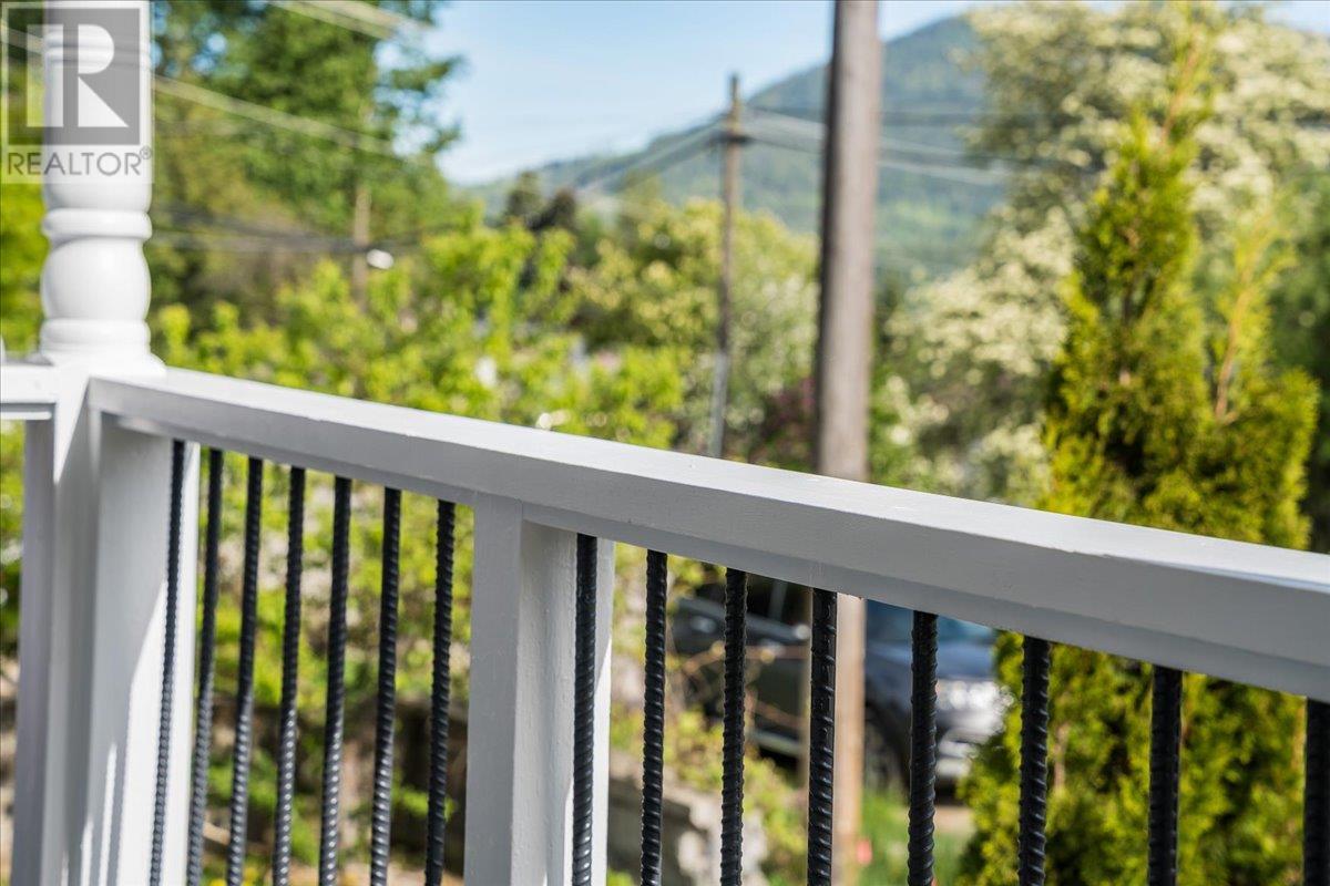 1644 Leroi Avenue, Rossland, BC V0G1Y0