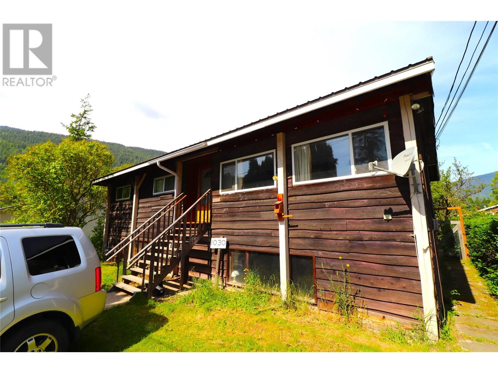 1030 BLAKE Street, Castlegar, BC V0G1X0