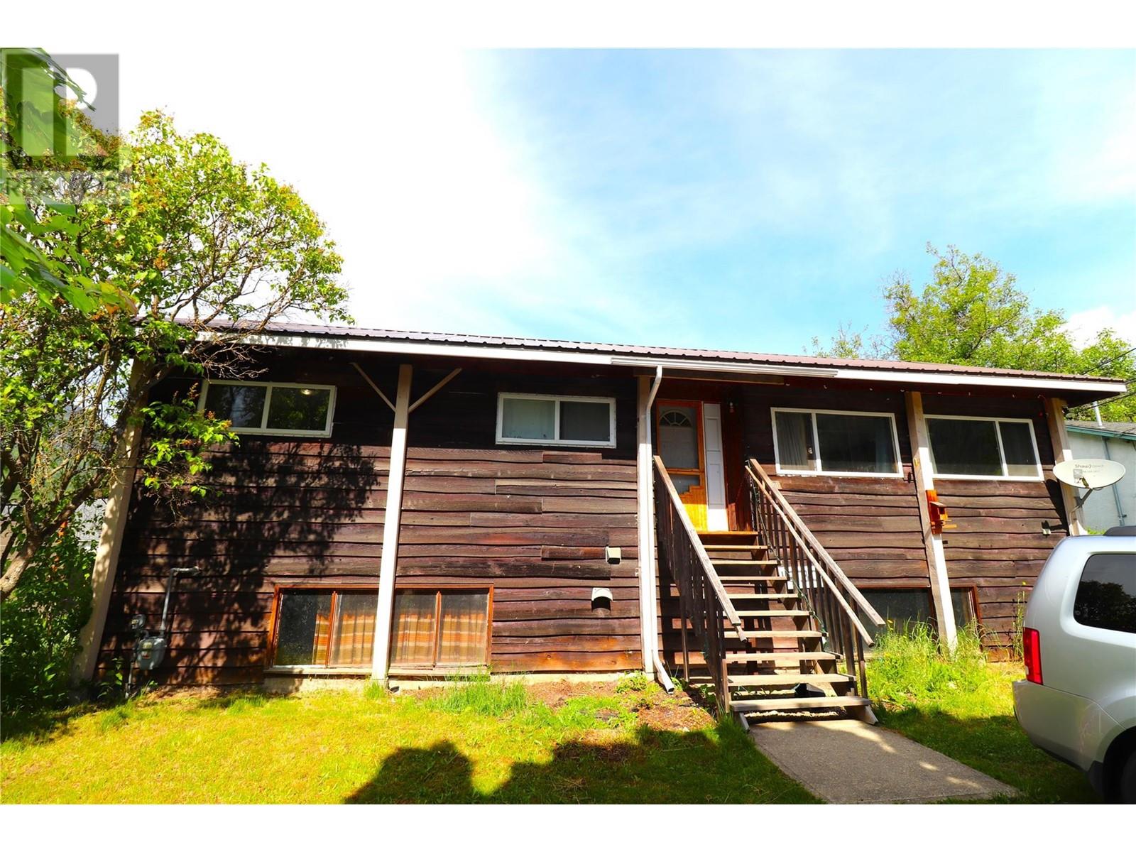 1030 BLAKE Street, Castlegar, BC V0G1X0