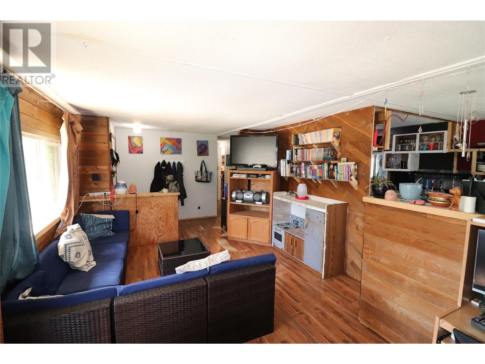 1030 BLAKE Street, Castlegar, BC V0G1X0