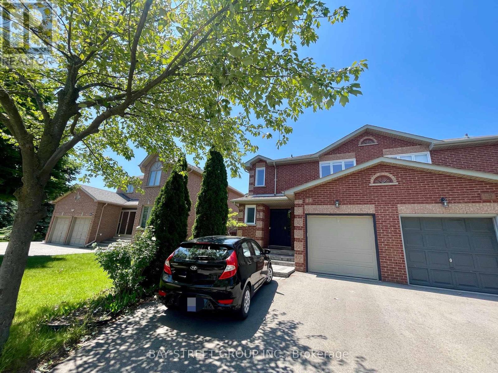 Upper - 17 Inverhuron Trail, Oakville, Ontario  L6H 5Z6 - Photo 1 - W12182072