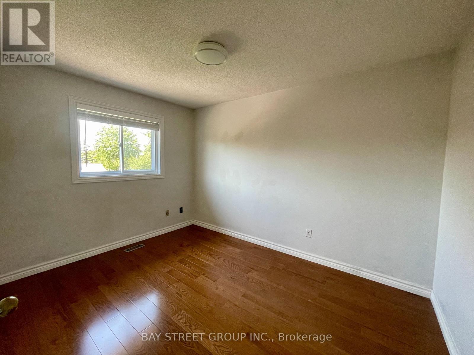 Upper - 17 Inverhuron Trail, Oakville, Ontario  L6H 5Z6 - Photo 19 - W12182072