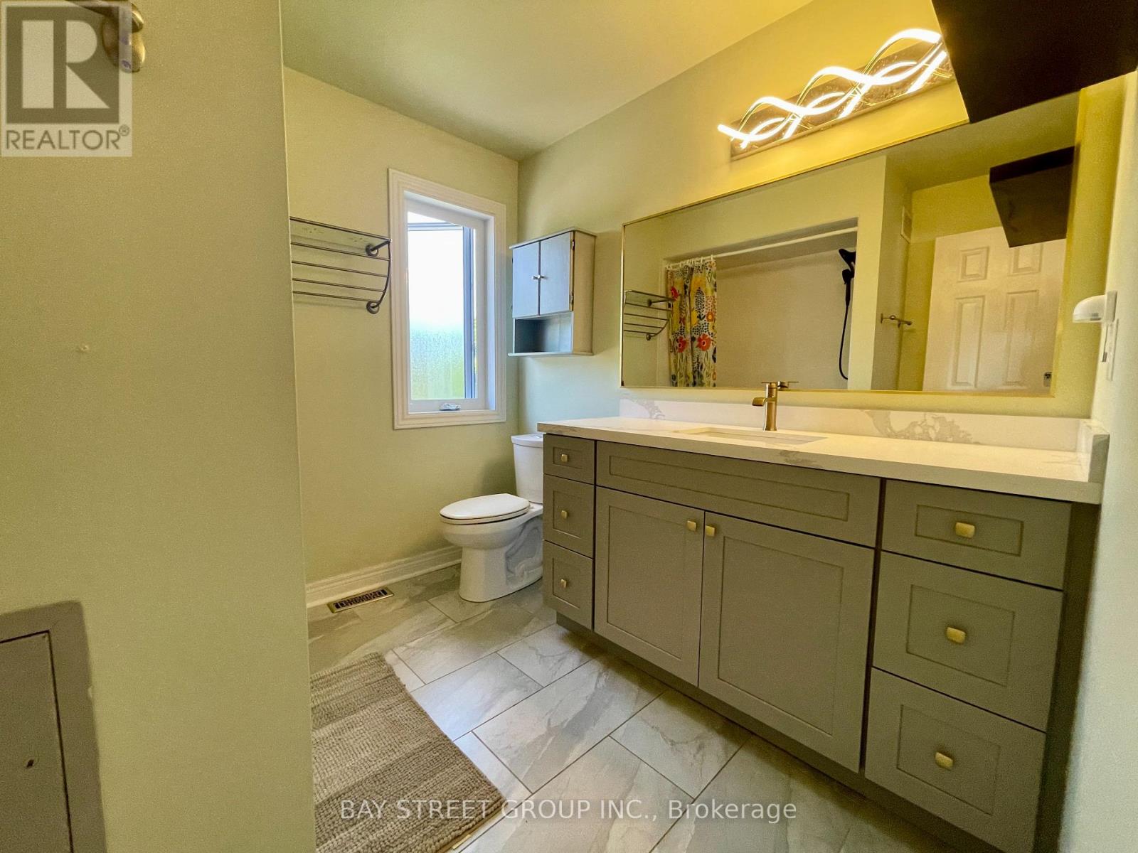 Upper - 17 Inverhuron Trail, Oakville, Ontario  L6H 5Z6 - Photo 23 - W12182072