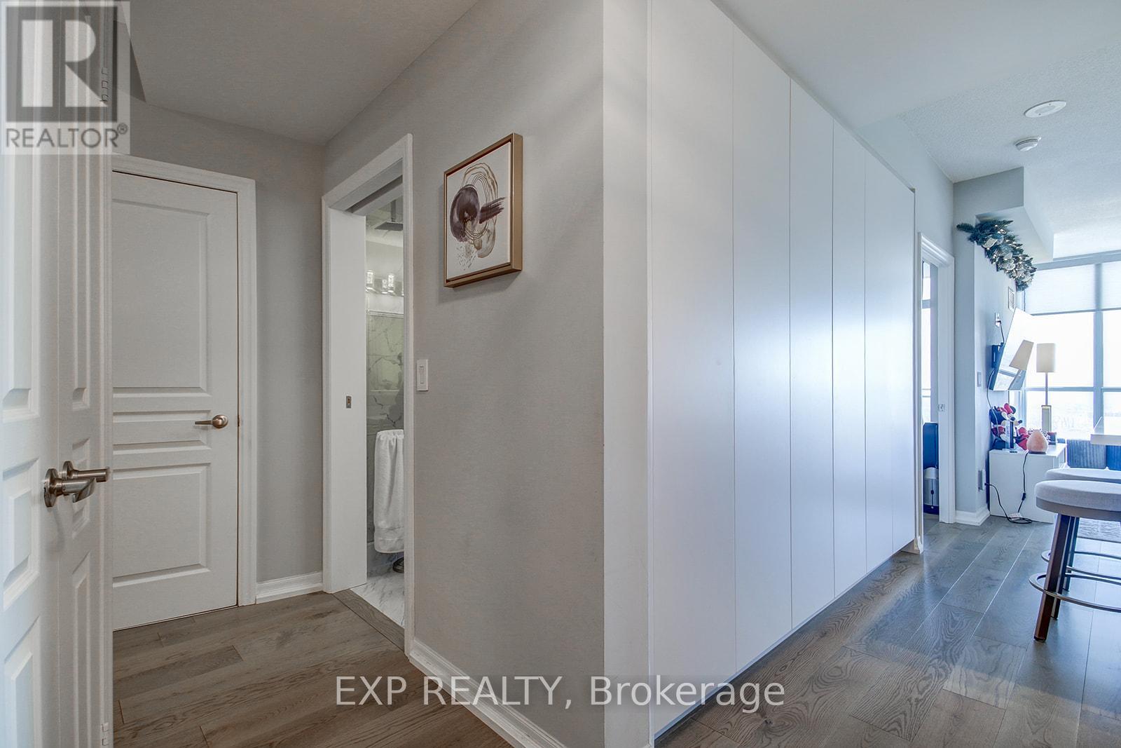 3307 - 223 Webb Drive, Mississauga, Ontario  L5B 0E8 - Photo 4 - W12182102