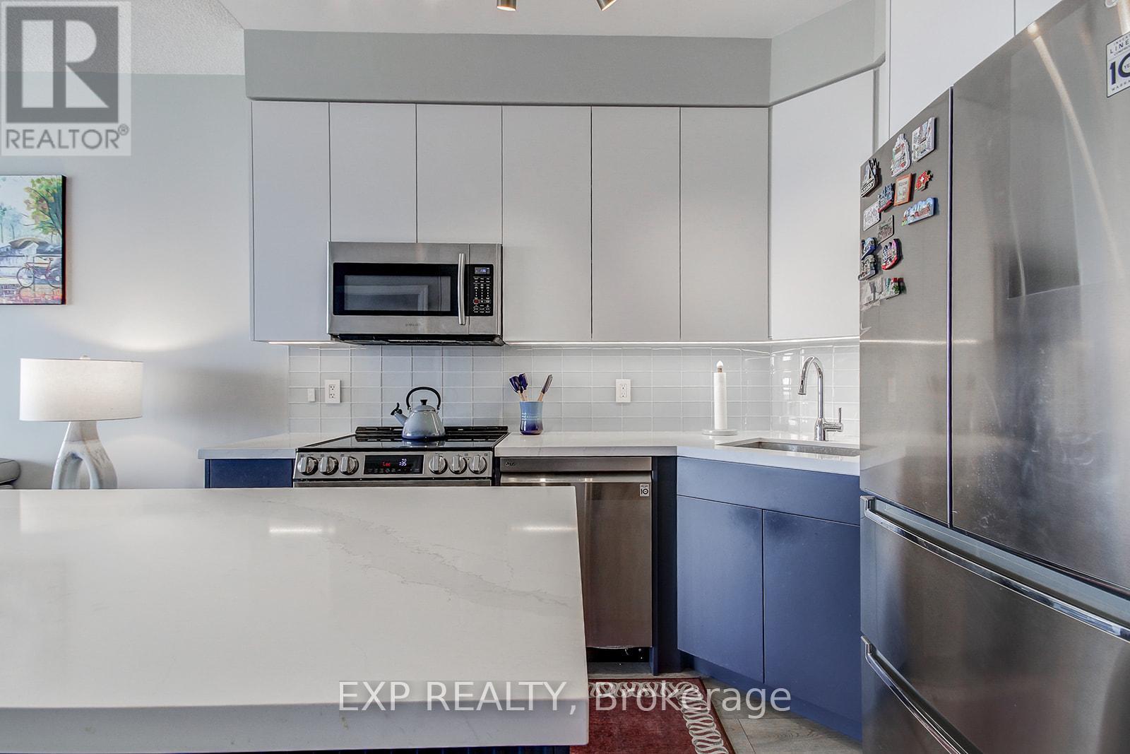 3307 - 223 Webb Drive, Mississauga, Ontario  L5B 0E8 - Photo 6 - W12182102