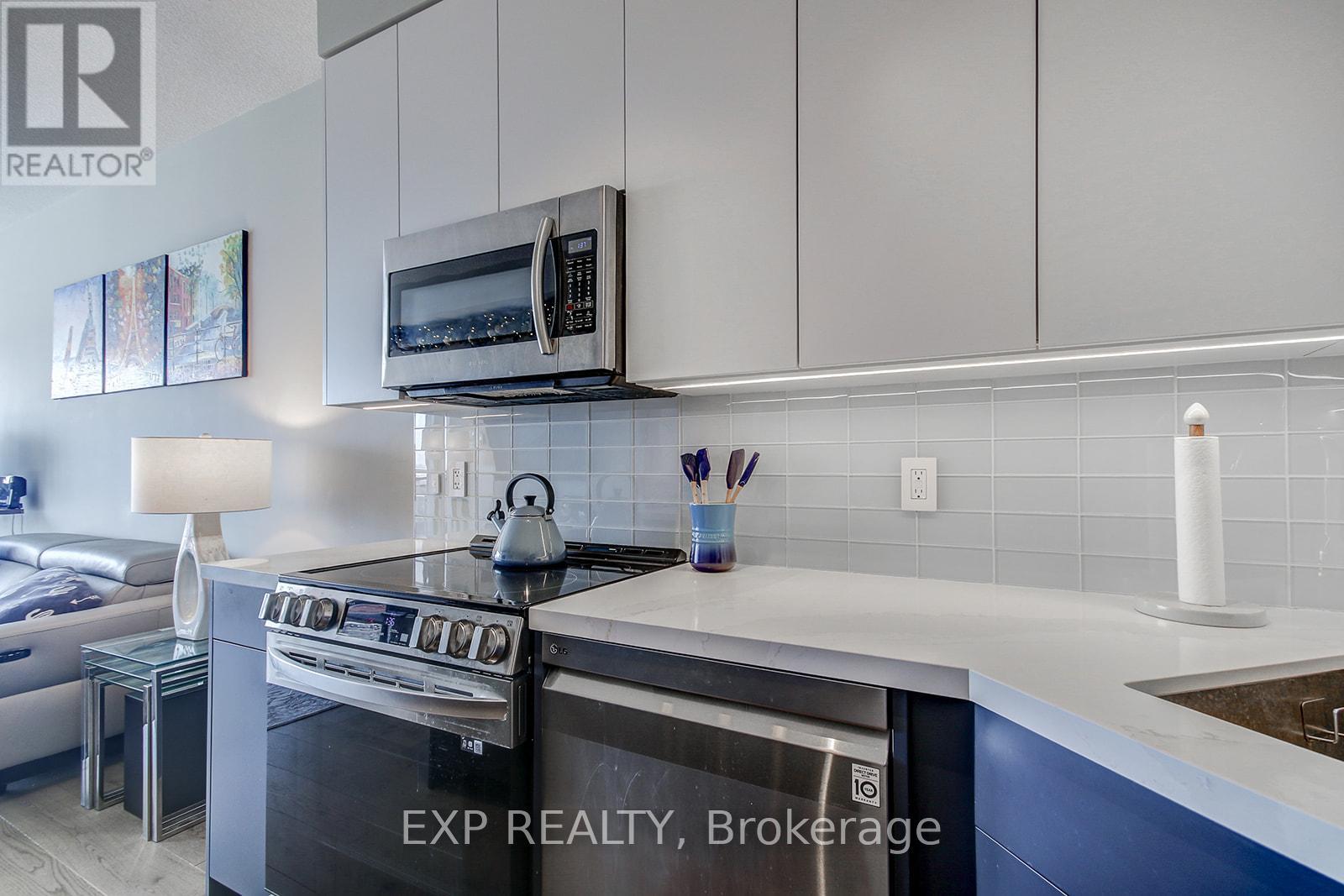 3307 - 223 Webb Drive, Mississauga, Ontario  L5B 0E8 - Photo 7 - W12182102