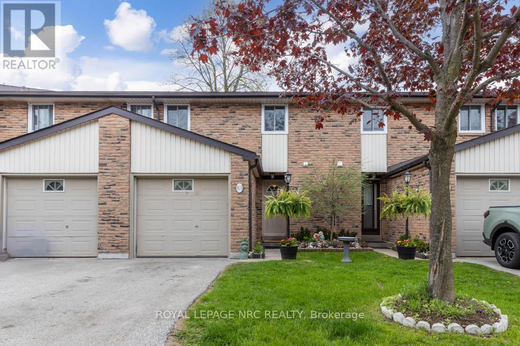 Unit 83 - 680 Regency Court, Burlington, Ontario  L7N 3L9 - Photo 2 - W12182103