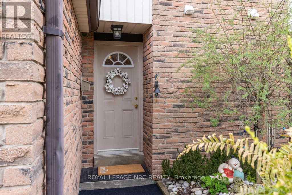 Unit 83 - 680 Regency Court, Burlington, Ontario  L7N 3L9 - Photo 3 - W12182103