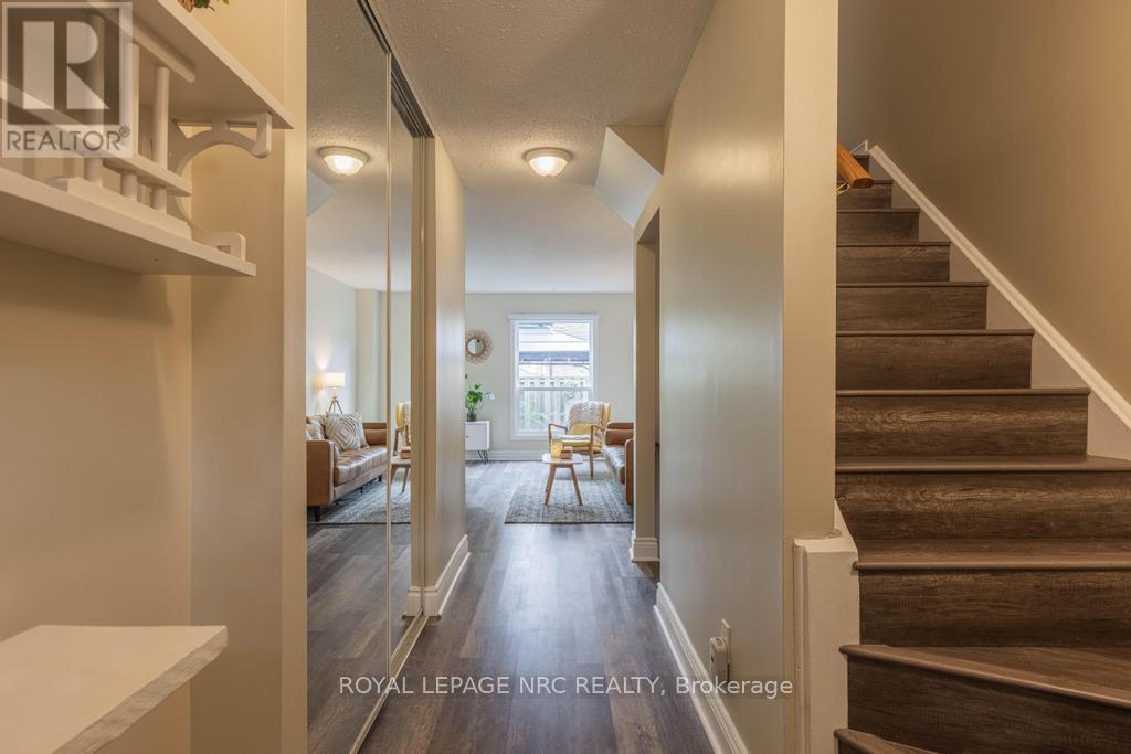 Unit 83 - 680 Regency Court, Burlington, Ontario  L7N 3L9 - Photo 5 - W12182103