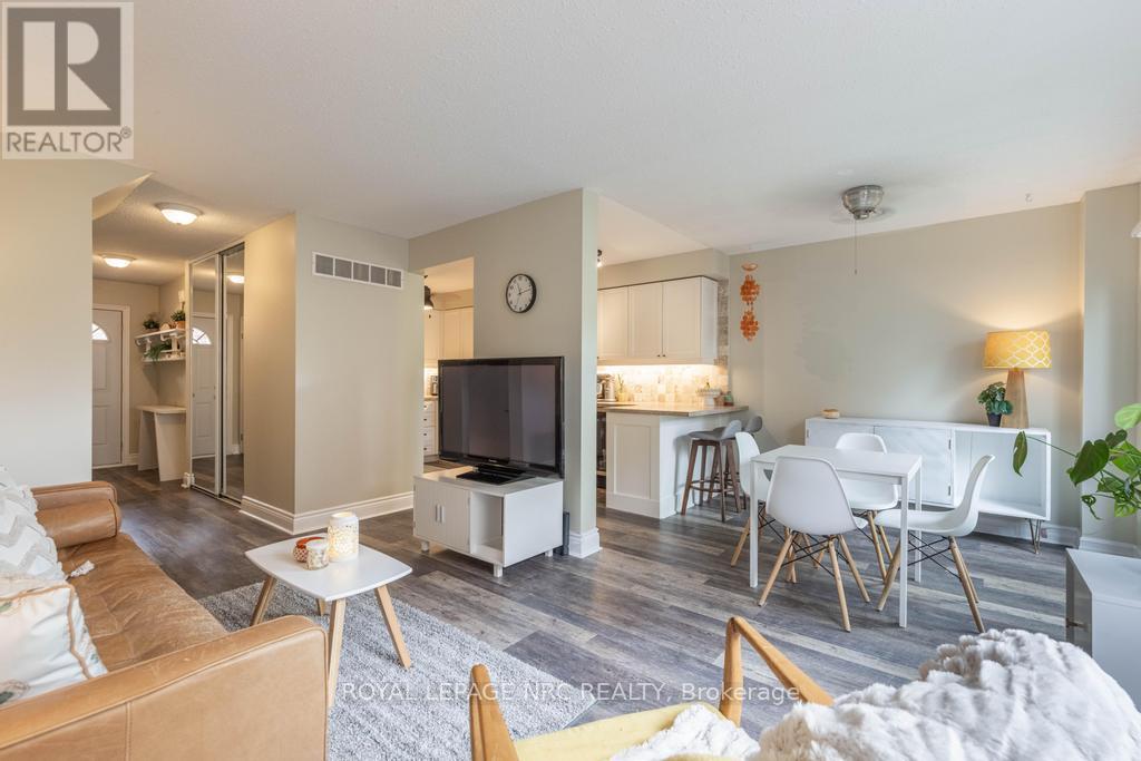 Unit 83 - 680 Regency Court, Burlington, Ontario  L7N 3L9 - Photo 9 - W12182103